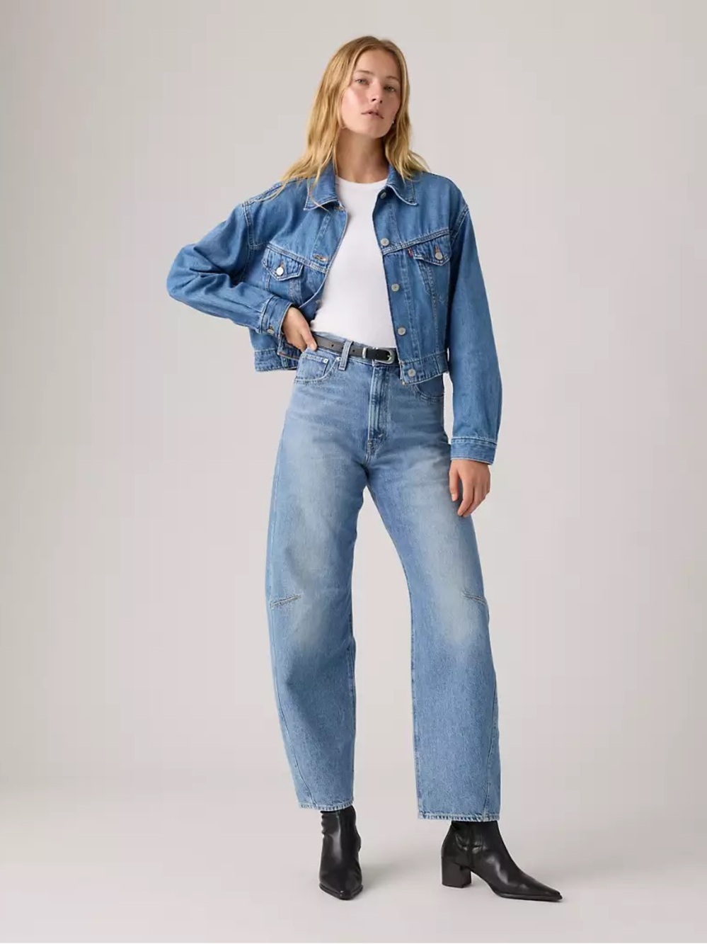 Levi’s Women Cinch Barrel Jeans In medium Wash Sz 33 NWT